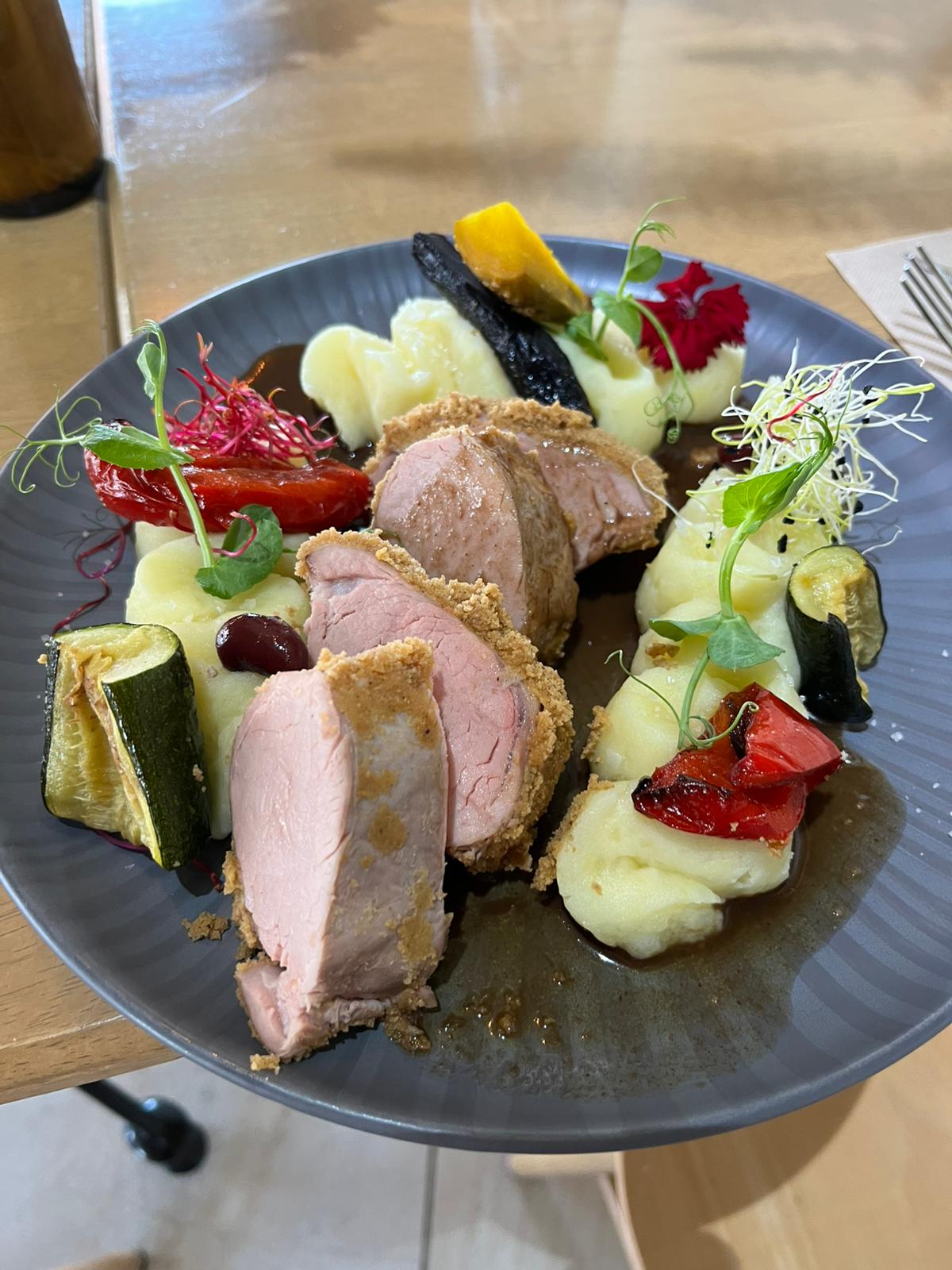 Filet mignon en croûte, légumes de saison