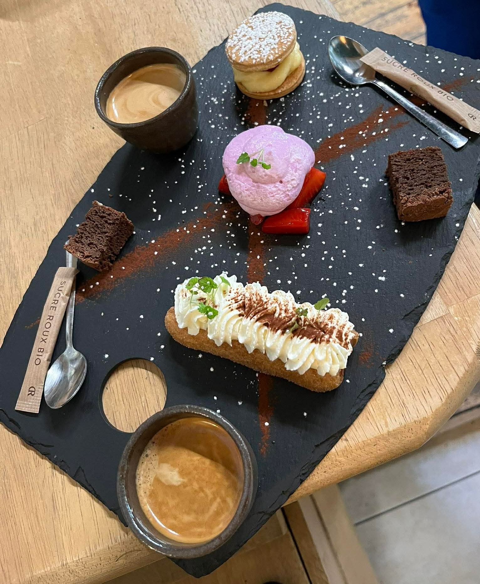 Plateau de mignardises et cafés