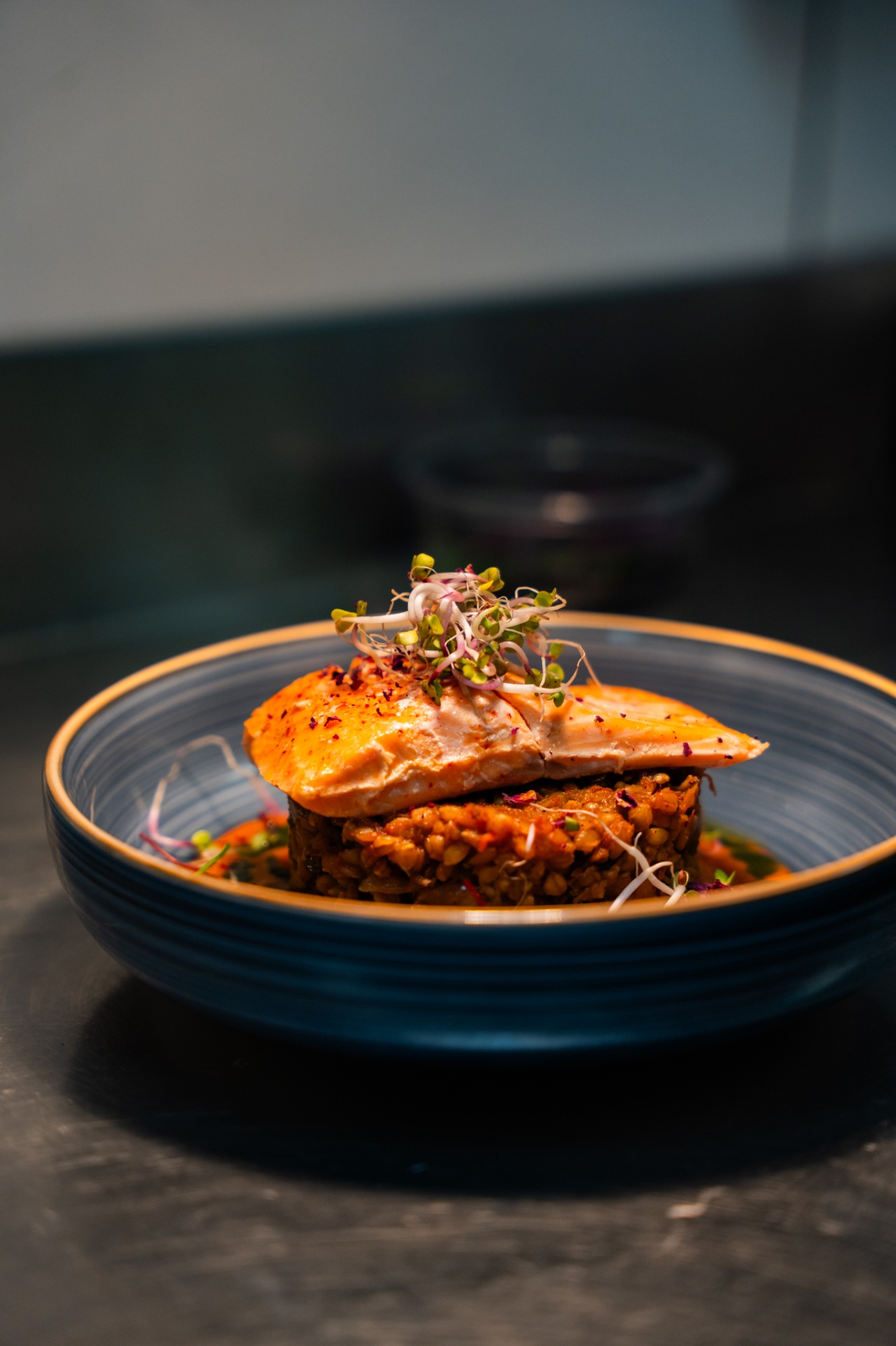 Pavé de saumon sur lentilles corail